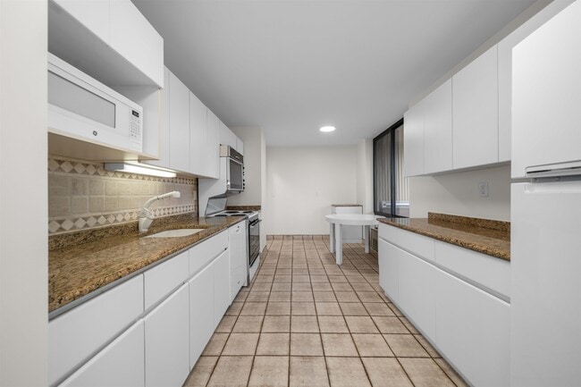 Building Photo - 300 Winston Dr