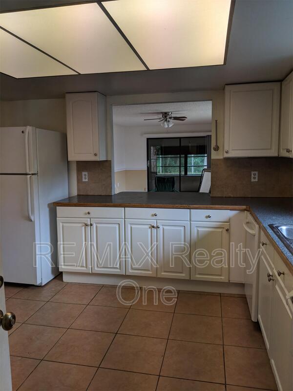 Building Photo - 25 Dogwood Dr