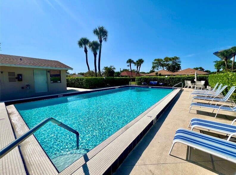 Community Pool - 194 SE 1st Cir