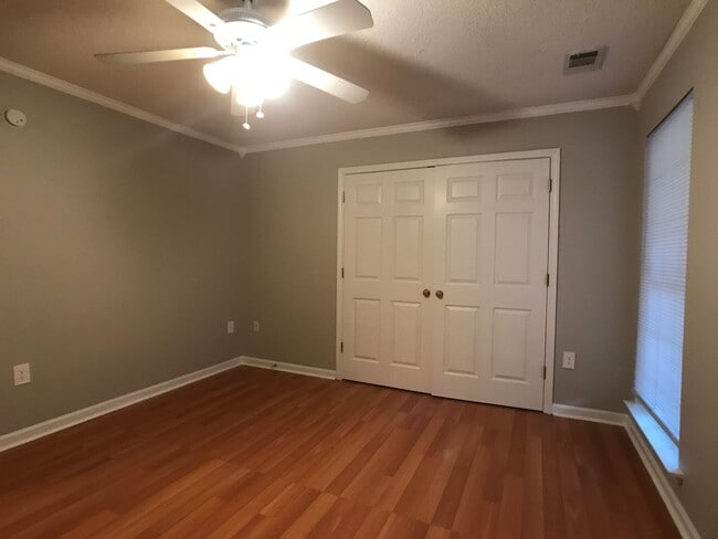 Building Photo - 9637 Lehigh Ave