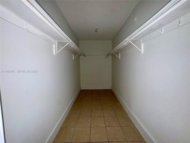 Building Photo - 15385 S Dixie Hwy