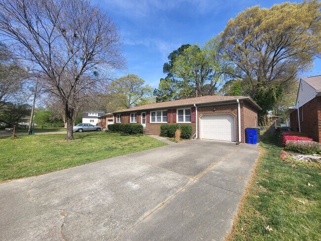 Building Photo - EASTON PLACE