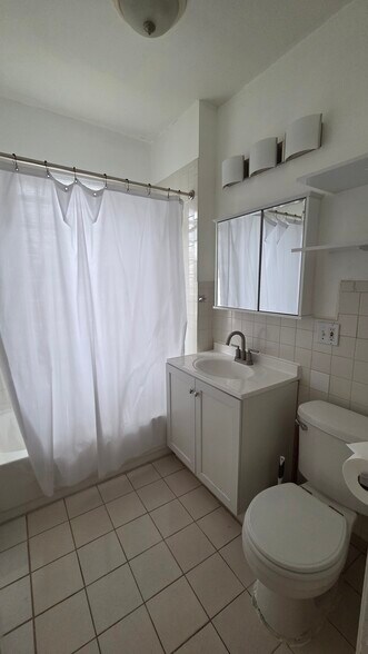 Building Photo - 2446 N Rutherford Ave