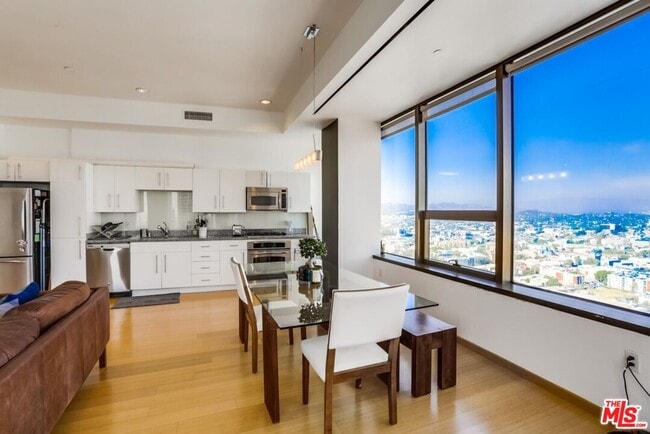 Building Photo - 1100 Wilshire Blvd