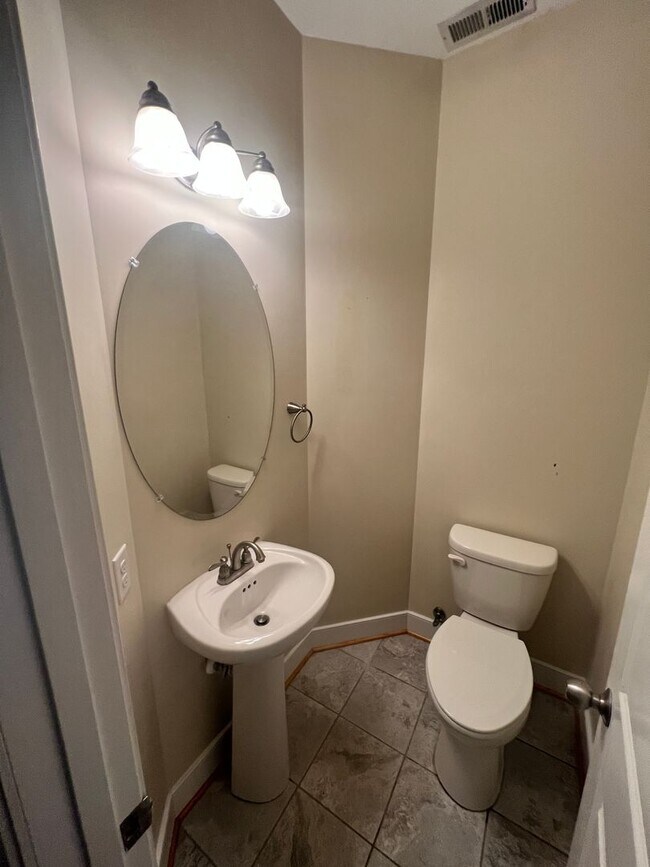 Building Photo - 3016 Patterson Ave