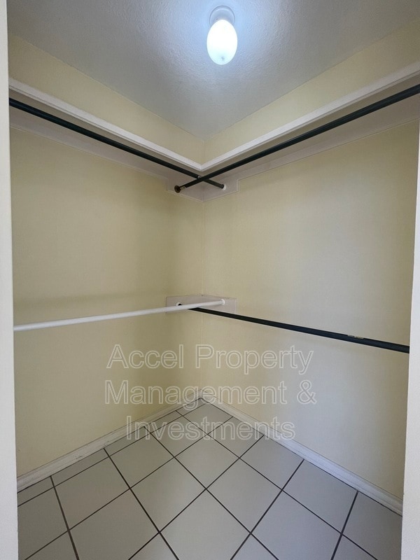 Building Photo - 512 Xanthisma Ave