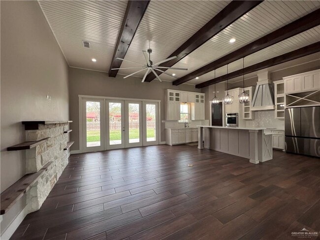 Building Photo - 5605 E Pecan Dr