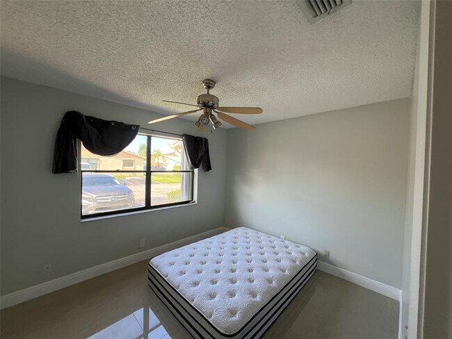 Building Photo - 3370 Beau Rivage Dr