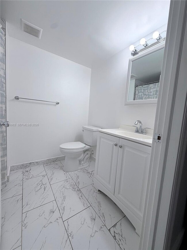 Building Photo - 9731 Fontainebleau Blvd