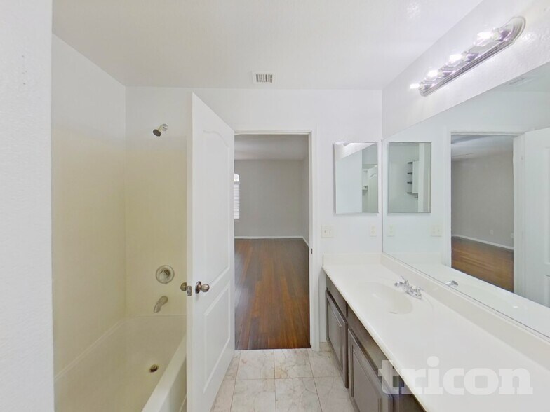 Building Photo - 42028 W Sunland Dr