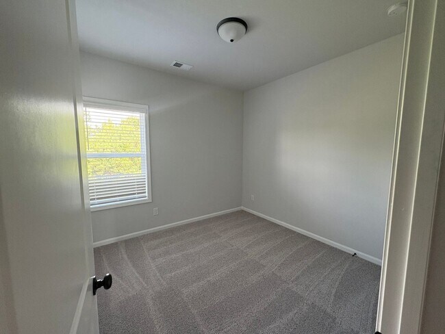 Building Photo - Charming 3BR Townhome in Adairsville