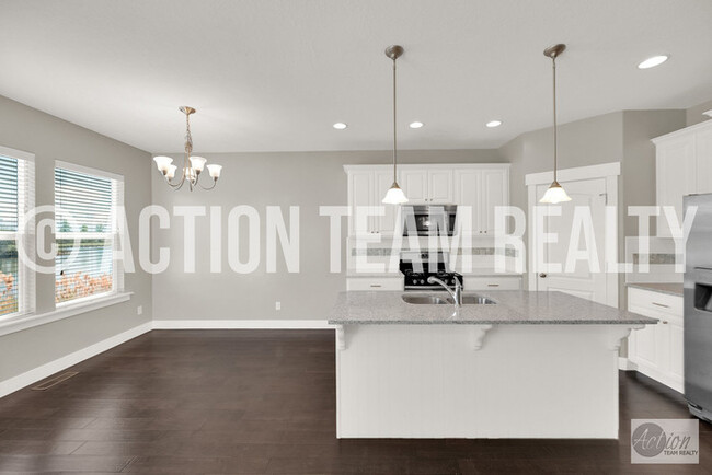Building Photo - Row End Townhome in Orem!