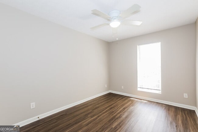 Building Photo - 2286 Strathmoor Manor Dr