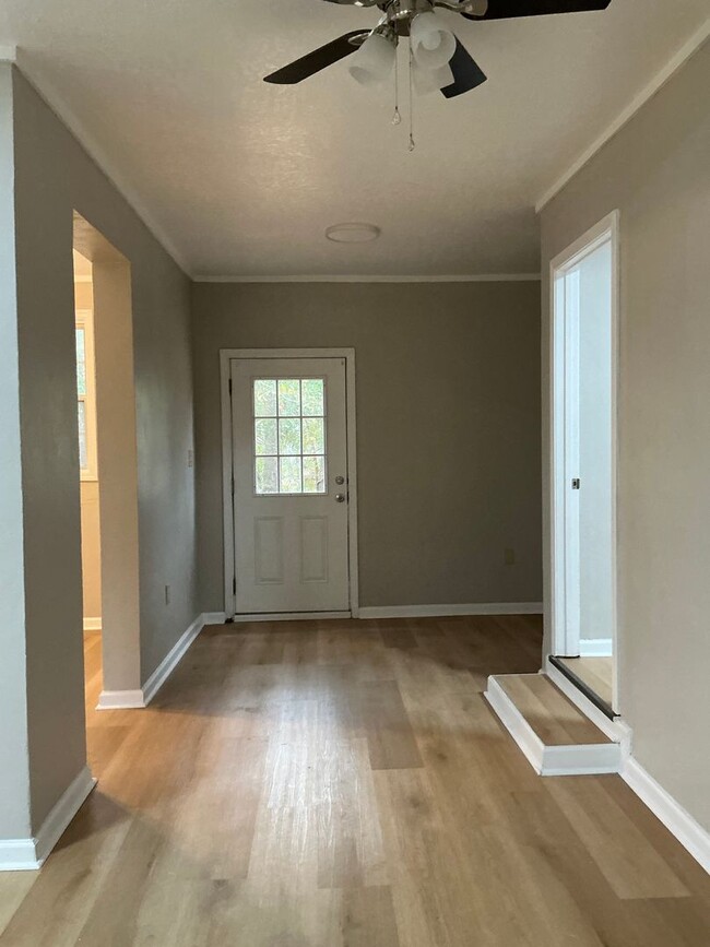 Building Photo - 1407 Pine St