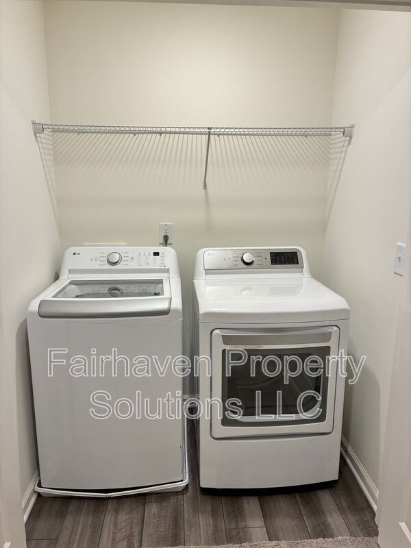 Building Photo - 1050 Paddington Dr