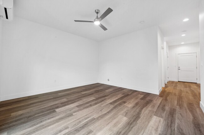 Building Photo - 22 Maiaku St