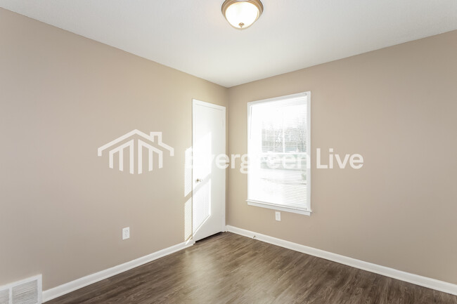 Building Photo - 3072 Morning View Dr