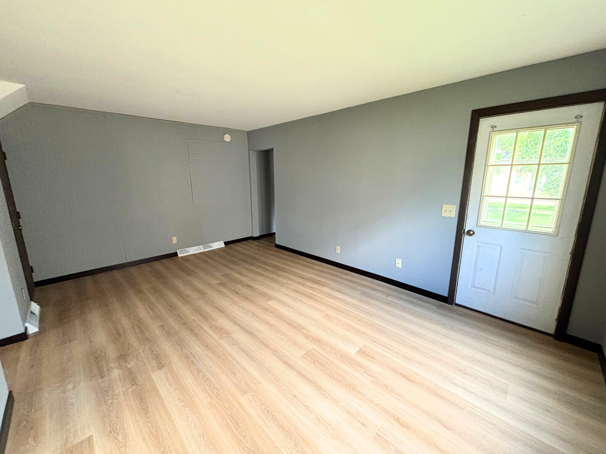 Building Photo - 822 Menomonie St
