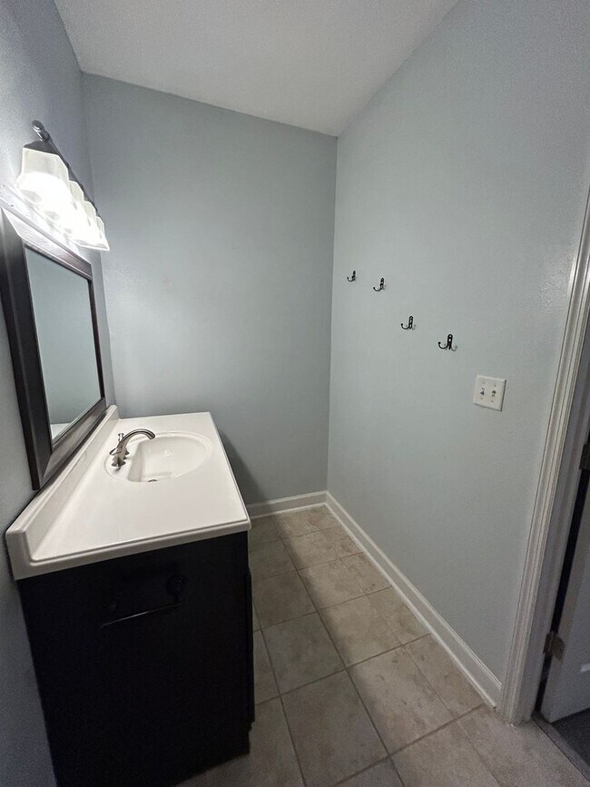 Building Photo - Charming 3 Bedroom, 1 Bath Home – 1,440 Sq...