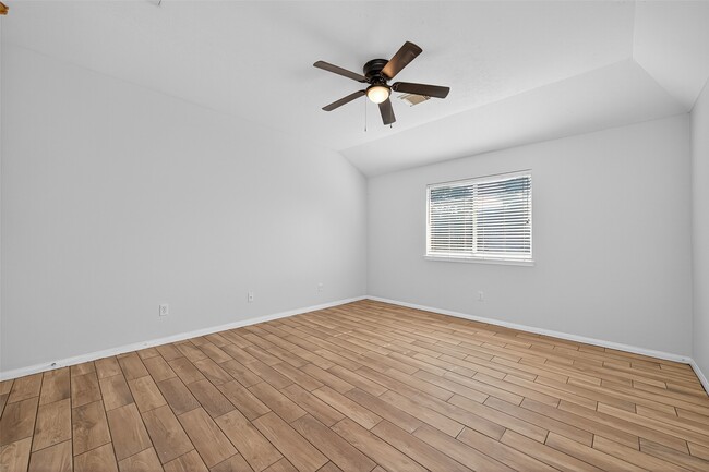 Building Photo - 16414 Sylvan Dale Dr