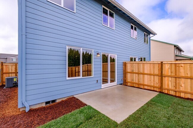 Building Photo - 270-272 Gwinn Street E