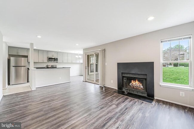 Building Photo - 1719 Ascot Way