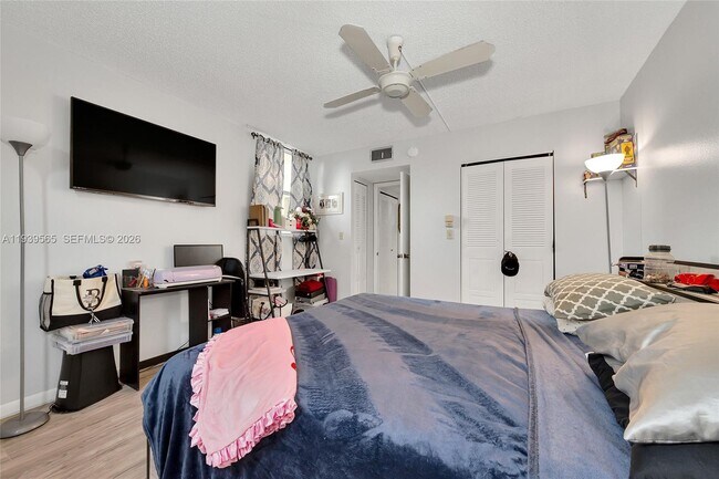 Building Photo - 1820 SW 81st Ave