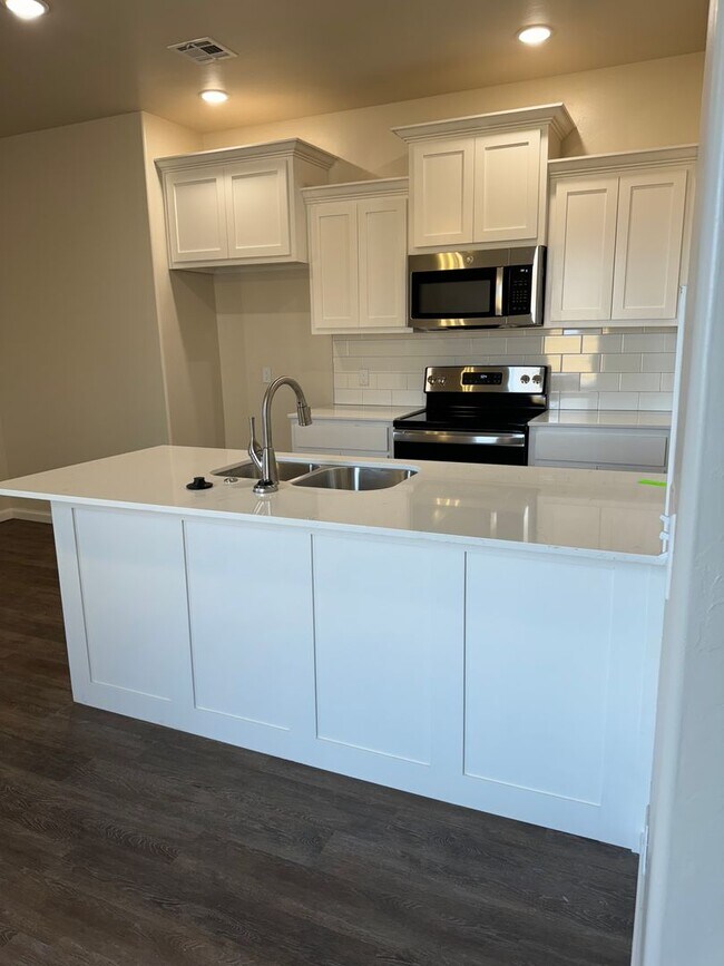 Building Photo - New construction duplex in Newcastle 3 bedroom with game room