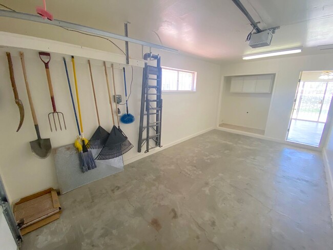 Building Photo - East El Paso 3 bed Refrig A/C!