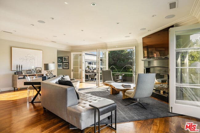 Building Photo - 10847 Bellagio Rd