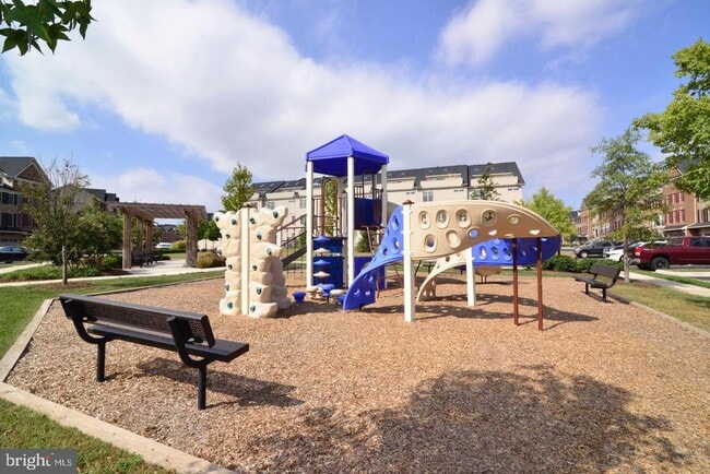 Building Photo - 42463 Pine Forest Dr