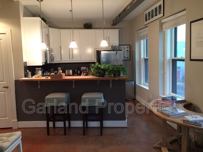 Building Photo - 425 Campbell Ave SW