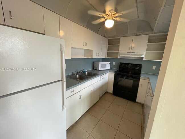 Building Photo - 9431 Live Oak Pl