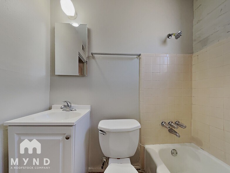 Building Photo - 910 S Dorsey Ln