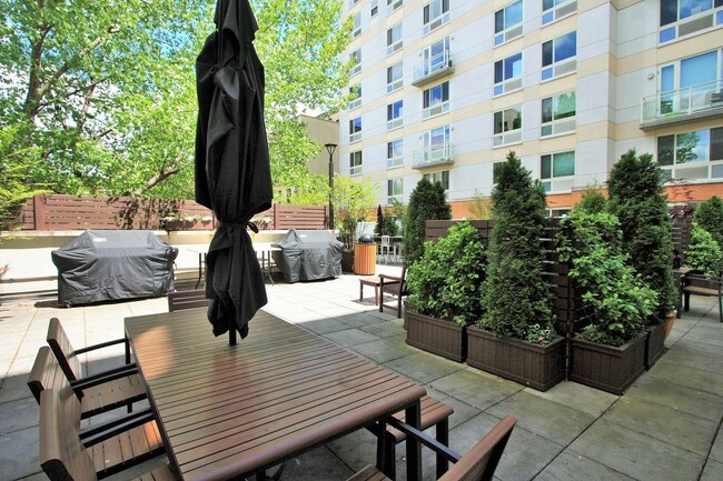 Building Photo - 301 W 115th St