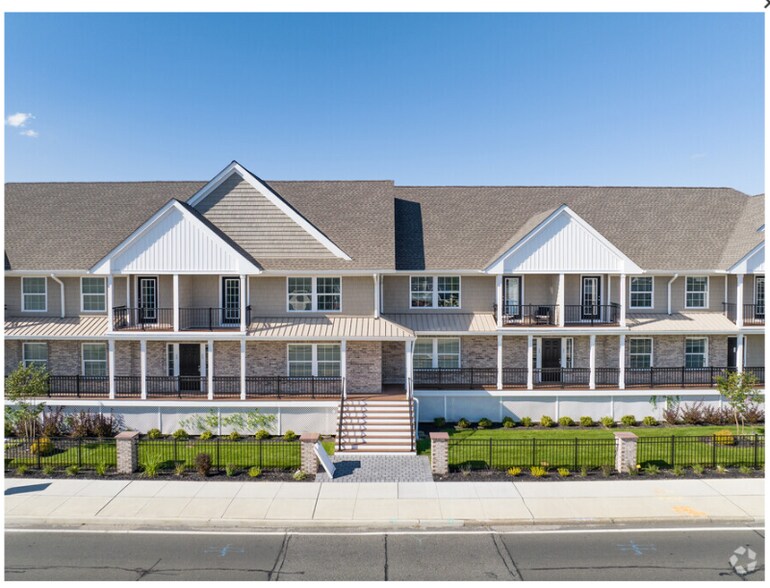Building Photo - 1163 Montauk Hwy