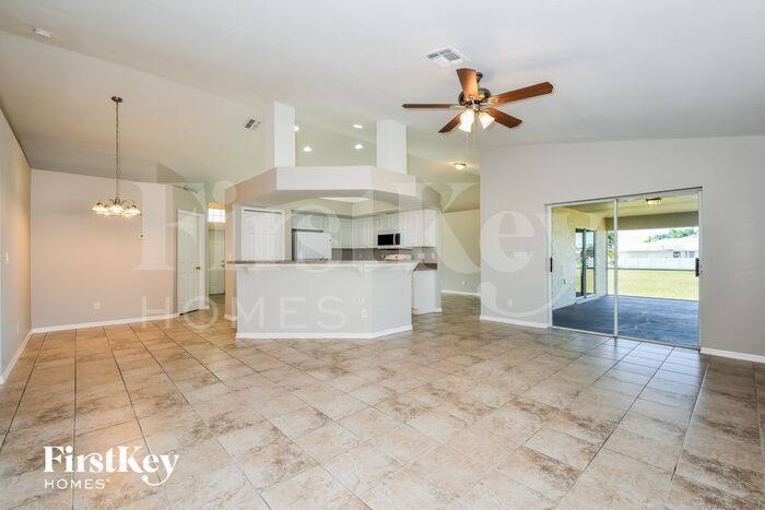 Building Photo - 405 NW 6th Terrace