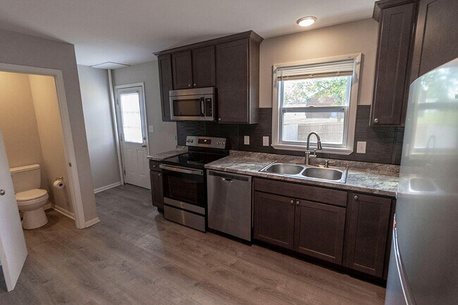 Building Photo - 1219 Player Pl