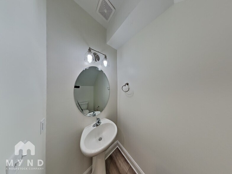 Building Photo - 2407 Eagle Creek Ct