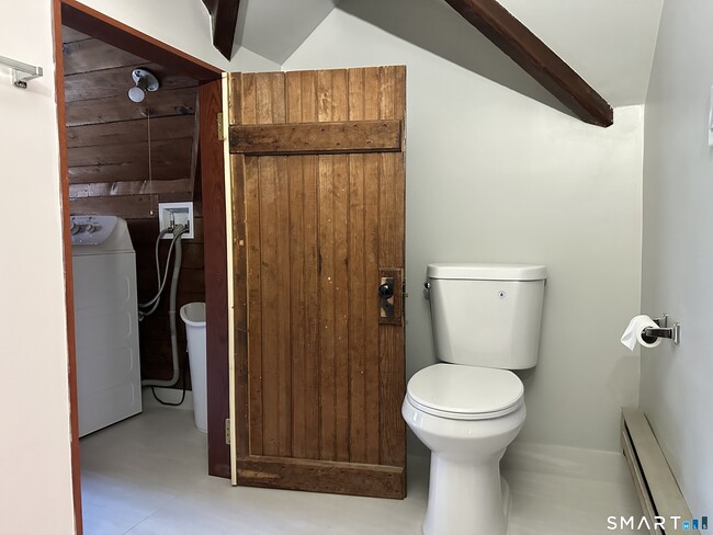 Building Photo - 1537 Chapel St