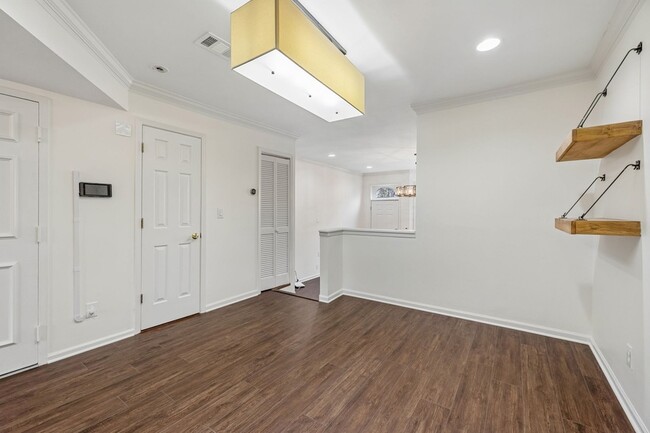 Building Photo - 219 Fairmont Ct