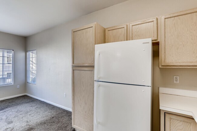 Building Photo - SW Littleton 3BR / 2BA Ground-Level Condo with Park Views!