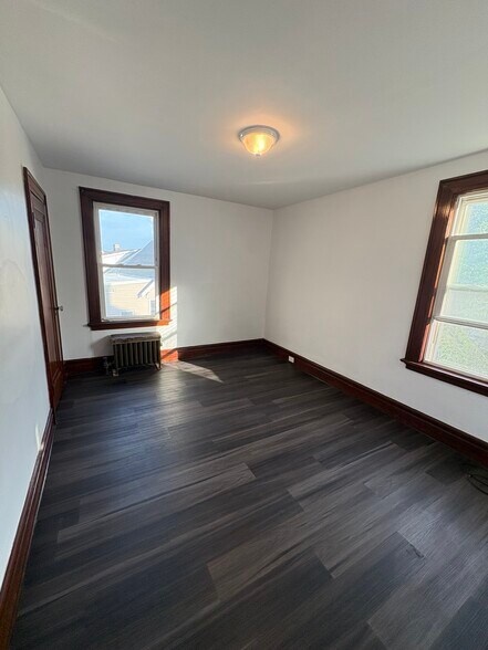 Building Photo - 56 Chapman Pl