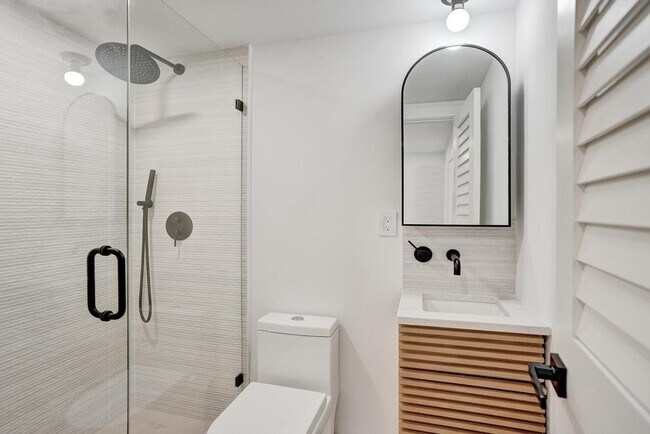 Building Photo - 840 SE 22nd Ave