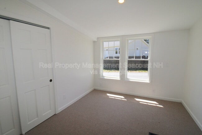 Building Photo - 94 Lakeshore Dr