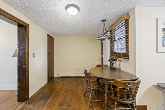 Building Photo - 17 E Parmenter St