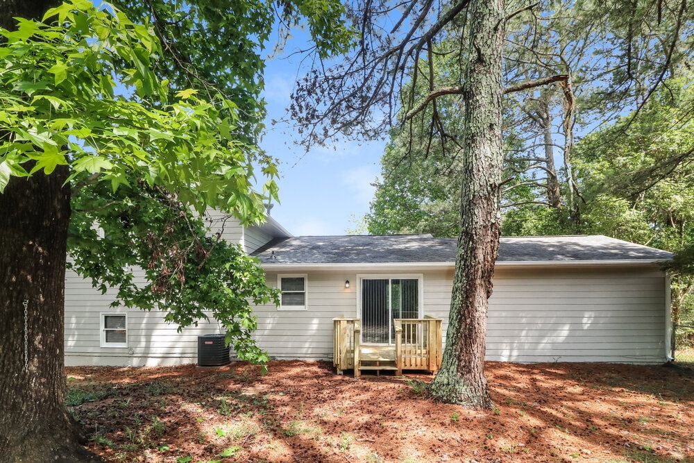 Building Photo - 585 Cedar Ct