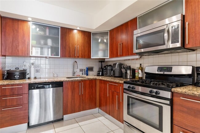 Building Photo - 2030 S Ocean Dr