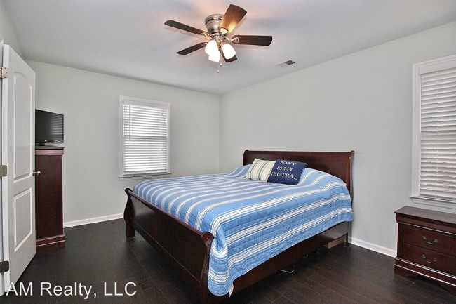 Building Photo - 3 br, 2 bath House - 6201 Thermal Rd