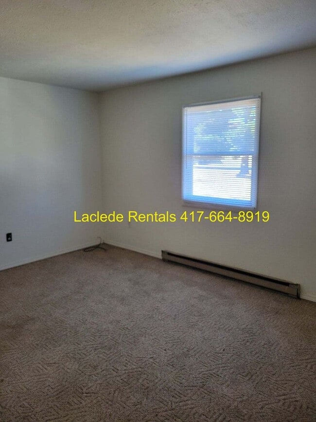 Building Photo - 2 BEDROOM 1 BATHROOM APARTMENT FOR RENT